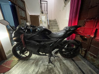 Glossy Sparkle Black Suzuki Gixxer SF Fi