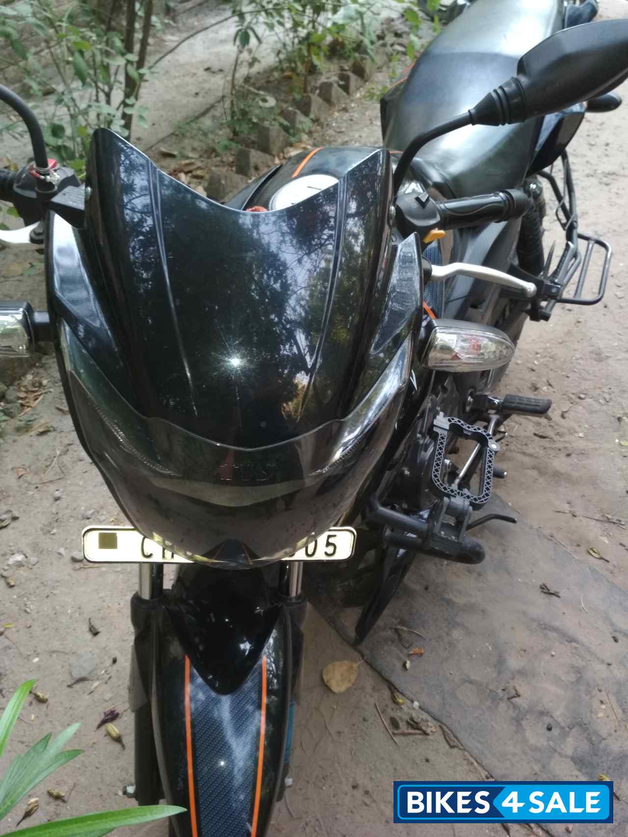 Black TVS Apache RTR 160