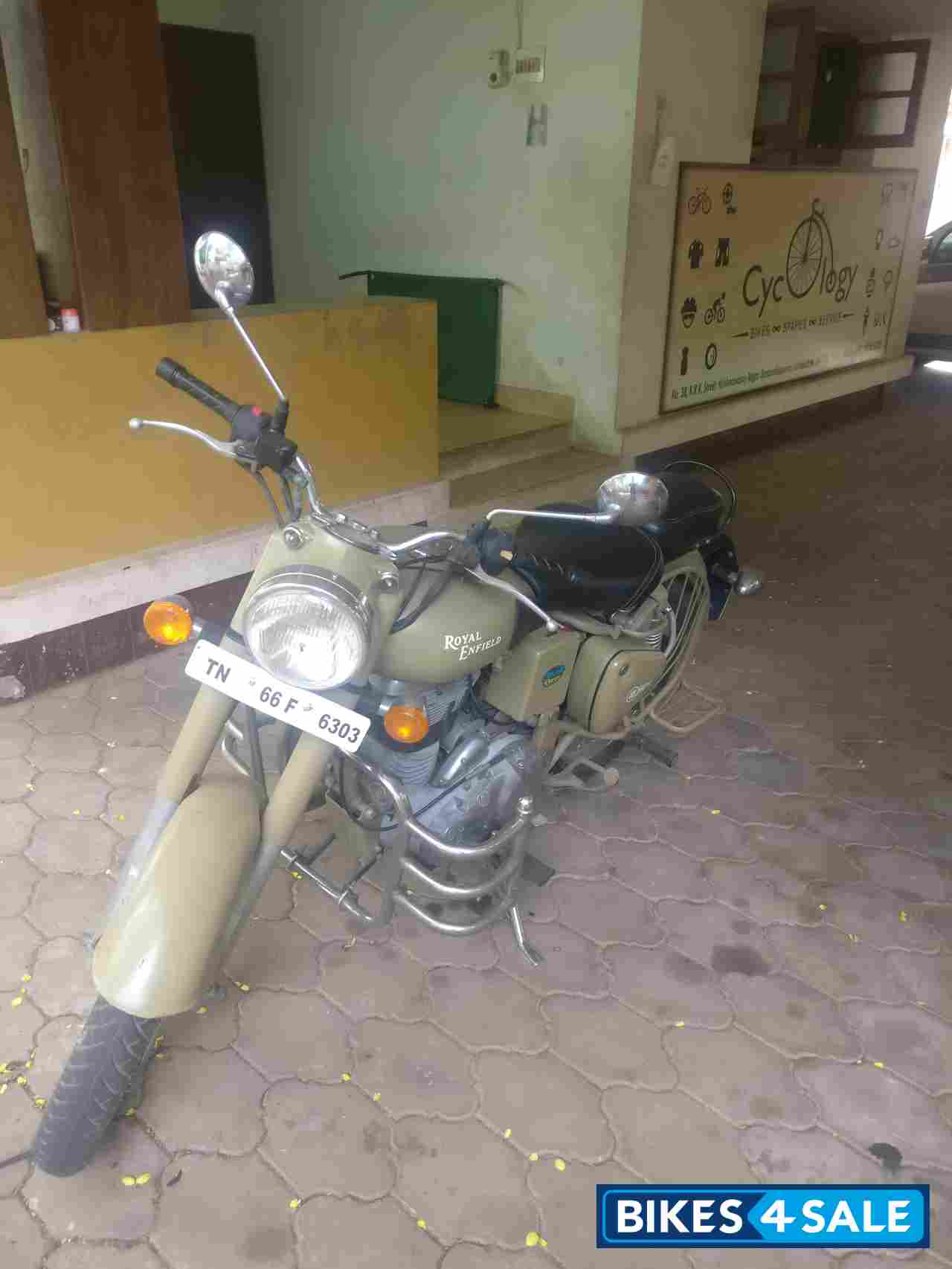 Sand Royal Enfield Classic Desert Storm