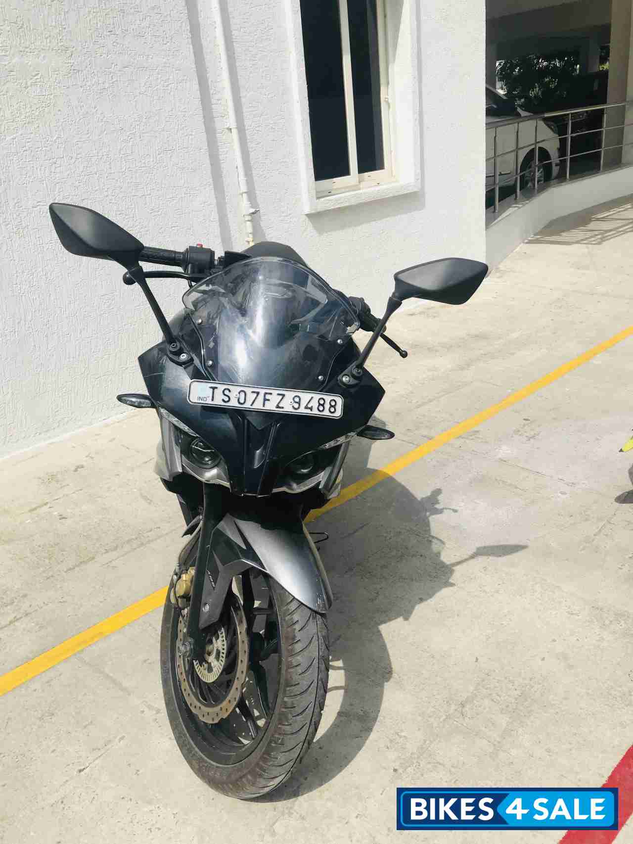 Bajaj Pulsar RS 200 ABS Bajaj Pulsar RS 200 ABS