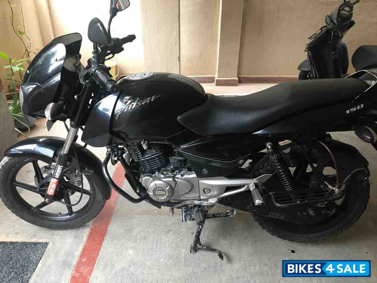 Black Bajaj Pulsar 150 DTSi