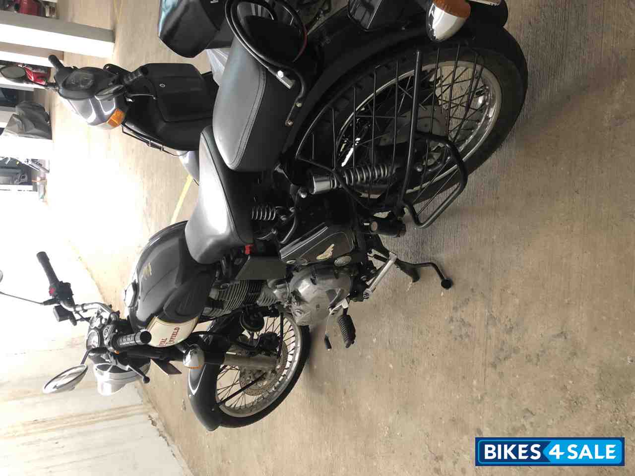 Black Royal Enfield Classic 350 Black Royal Enfield Classic 350