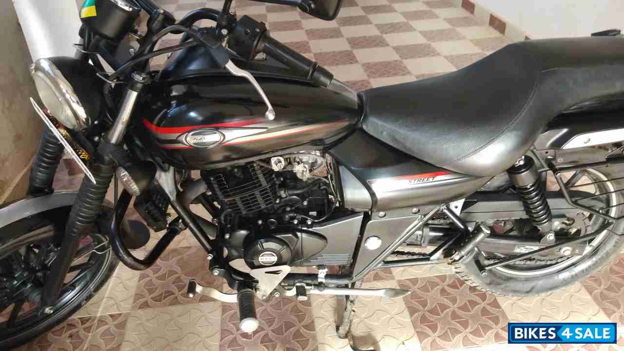 Black Bajaj Avenger Street 220