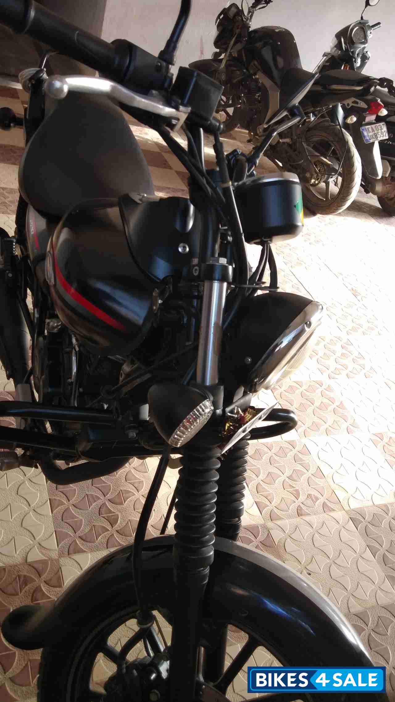Black Bajaj Avenger Street 220