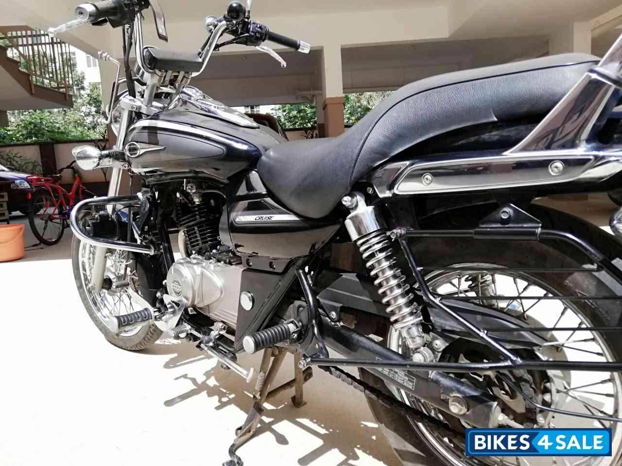 Bajaj Avenger 220 DTS-i