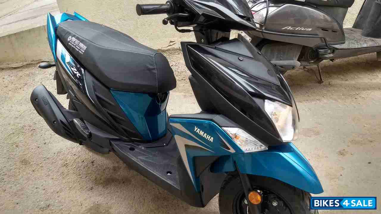 Black N Blue Yamaha Cygnus Ray ZR
