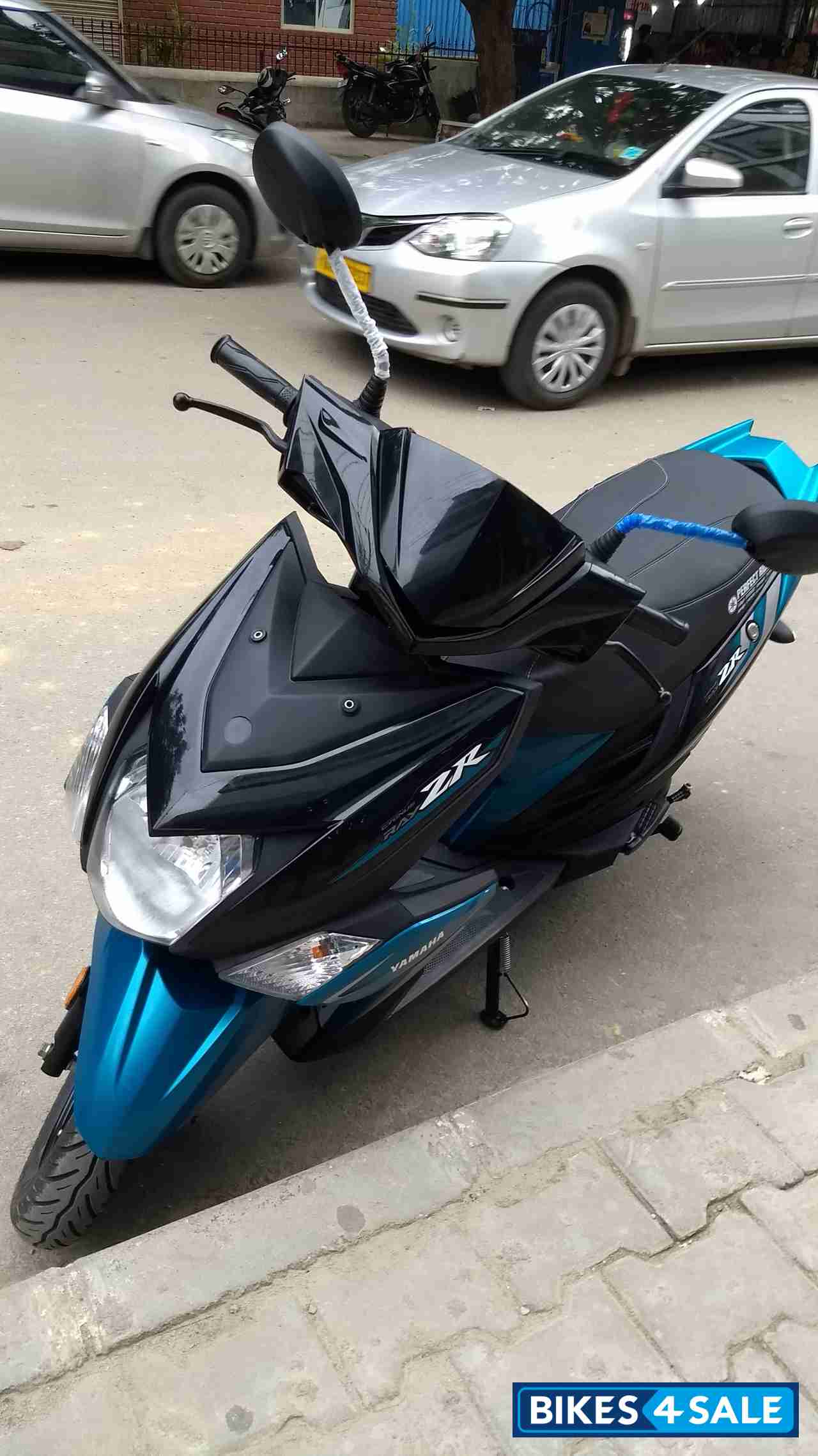 Black N Blue Yamaha Cygnus Ray ZR
