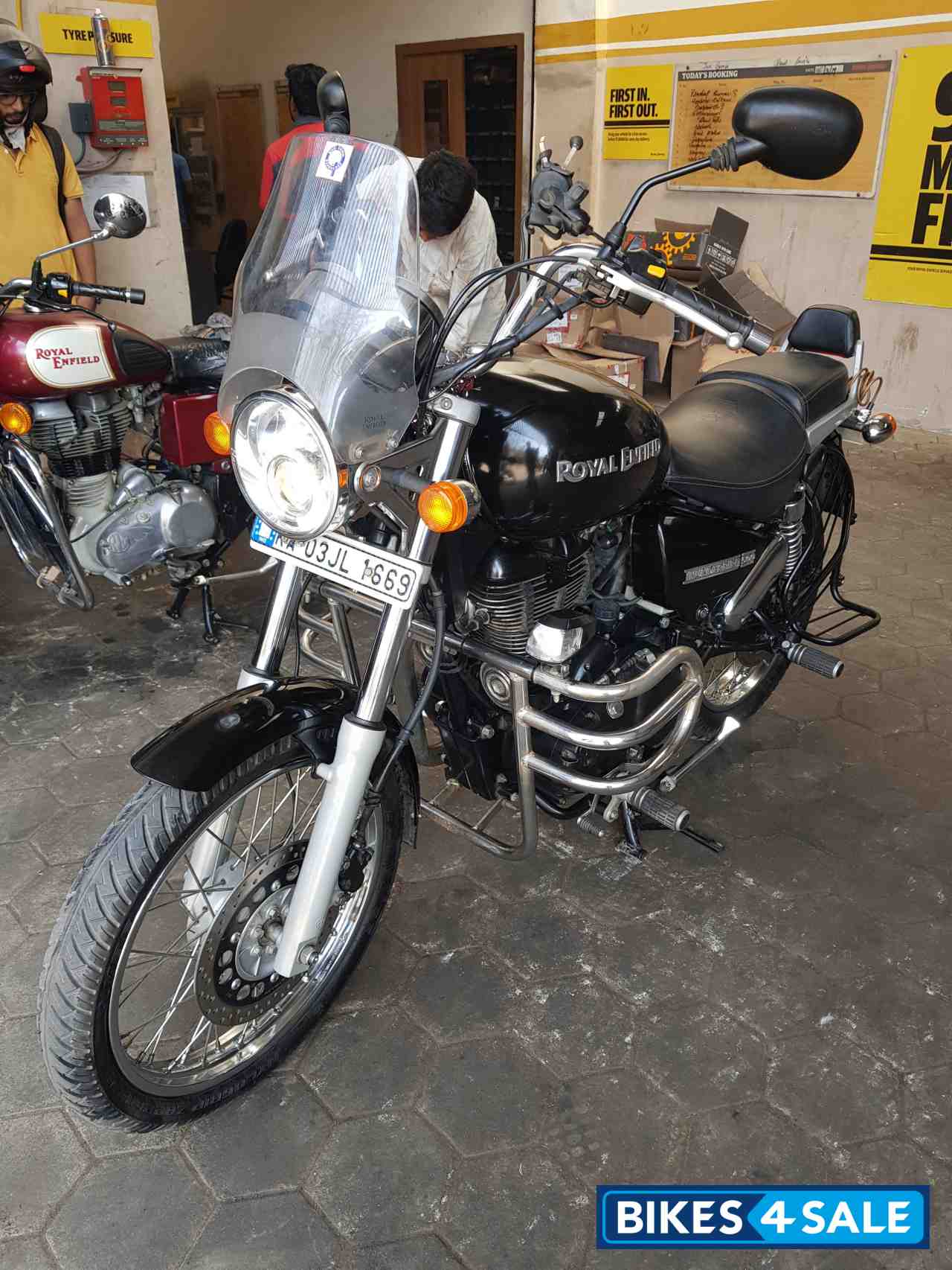 Flicker Black Royal Enfield Thunderbird 500