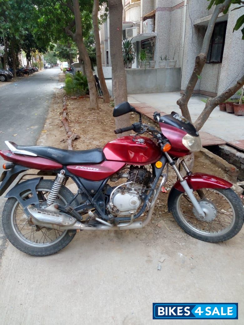 Red Bajaj Discover 125