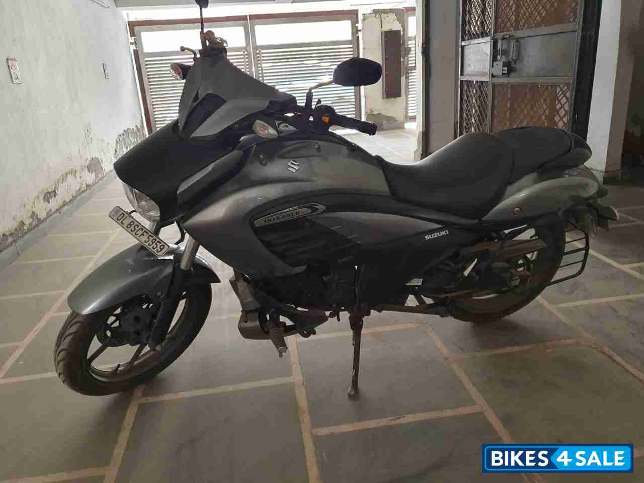 Grey Suzuki Intruder 150