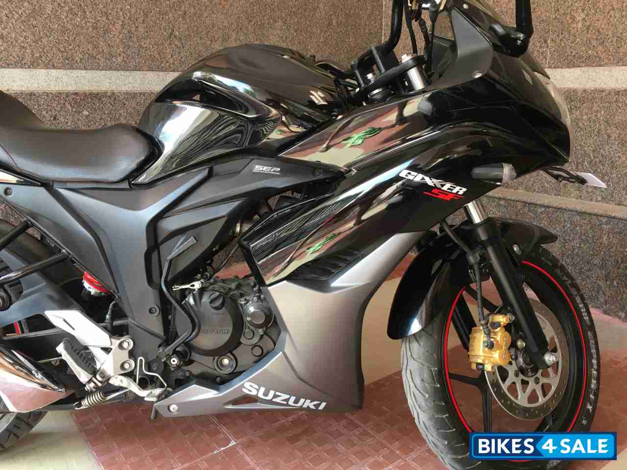 Black Suzuki Gixxer SF