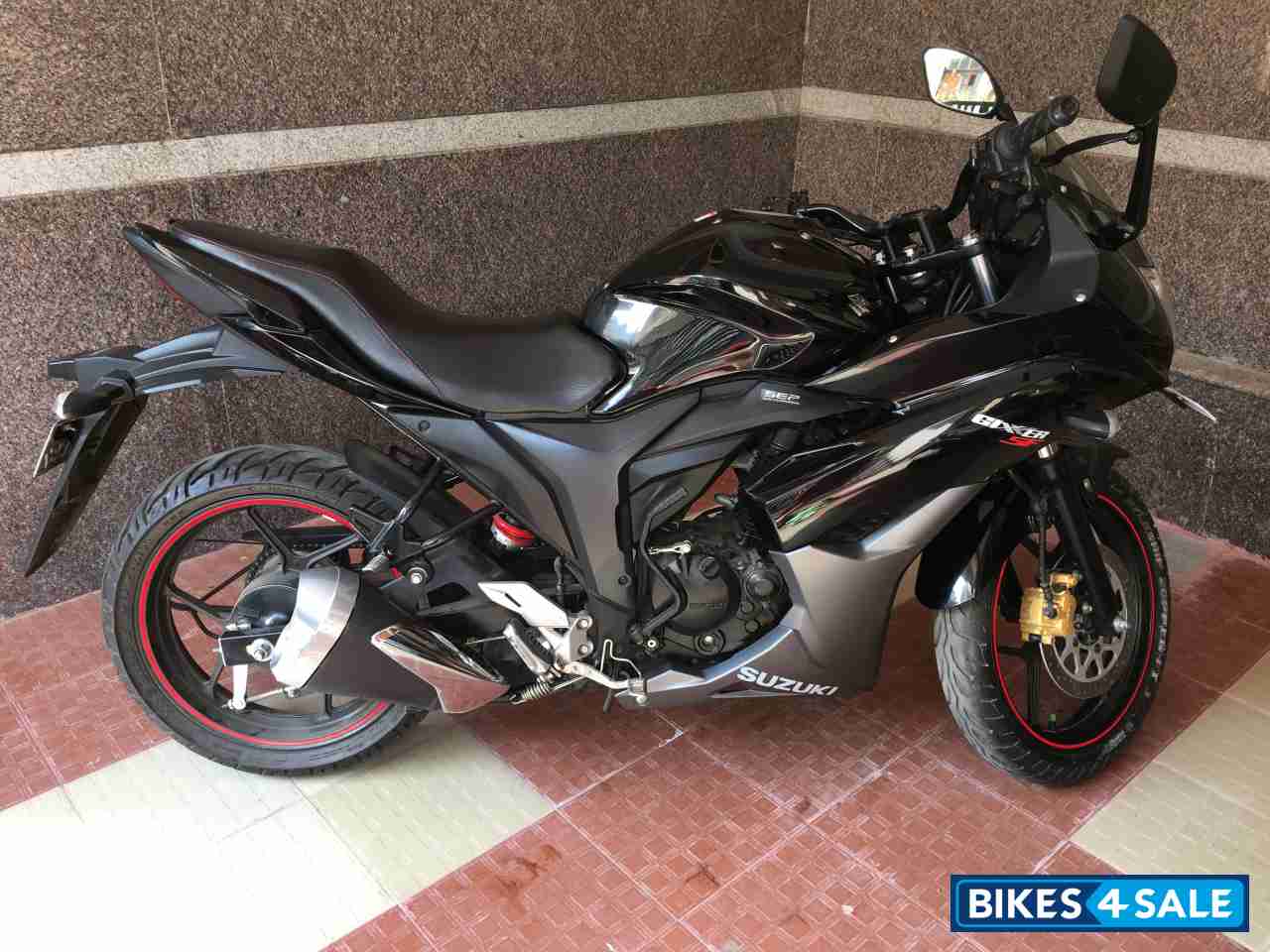 Black Suzuki Gixxer SF