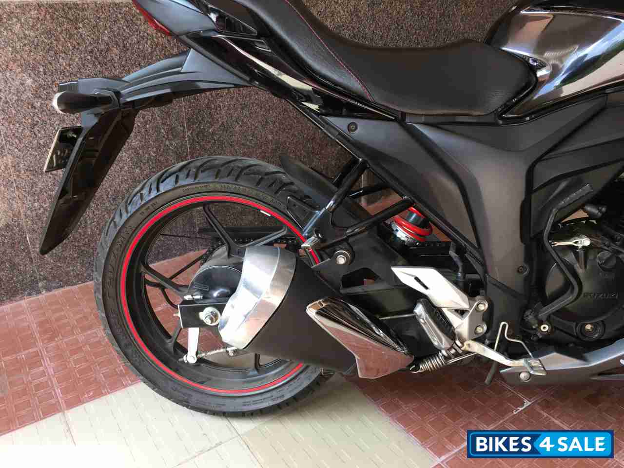 Black Suzuki Gixxer SF