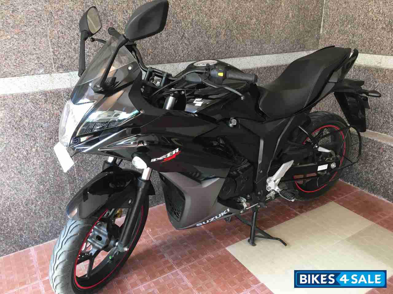 Black Suzuki Gixxer SF
