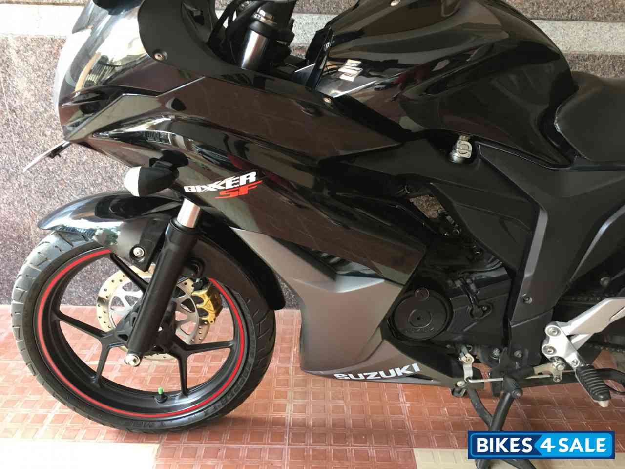Black Suzuki Gixxer SF