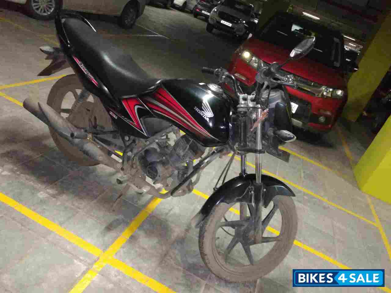 Black Honda Dream Yuga