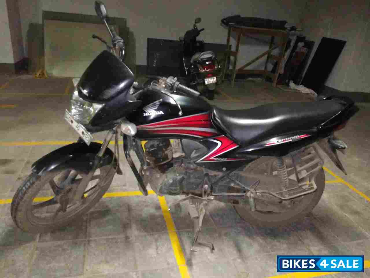 Black Honda Dream Yuga