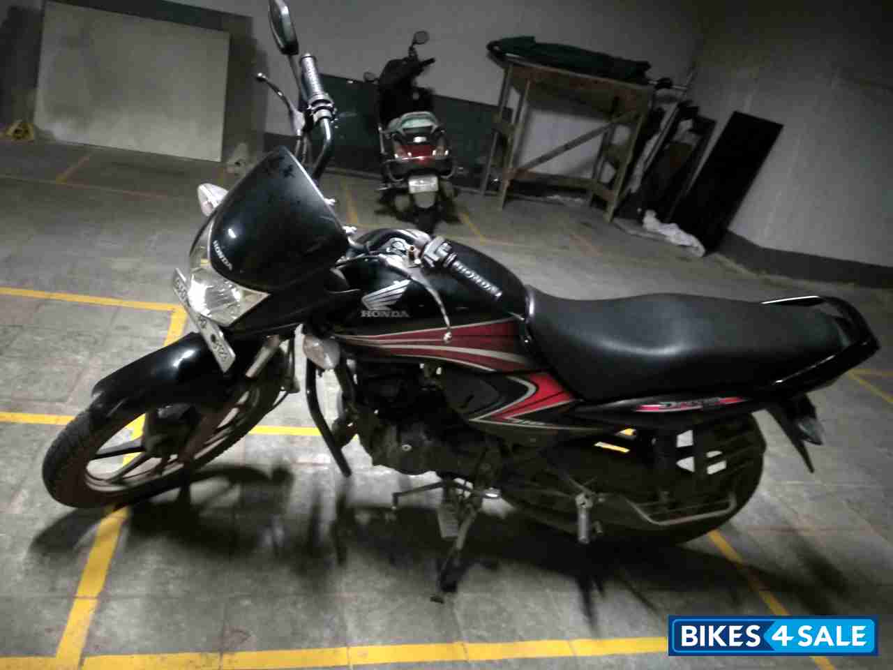 Black Honda Dream Yuga