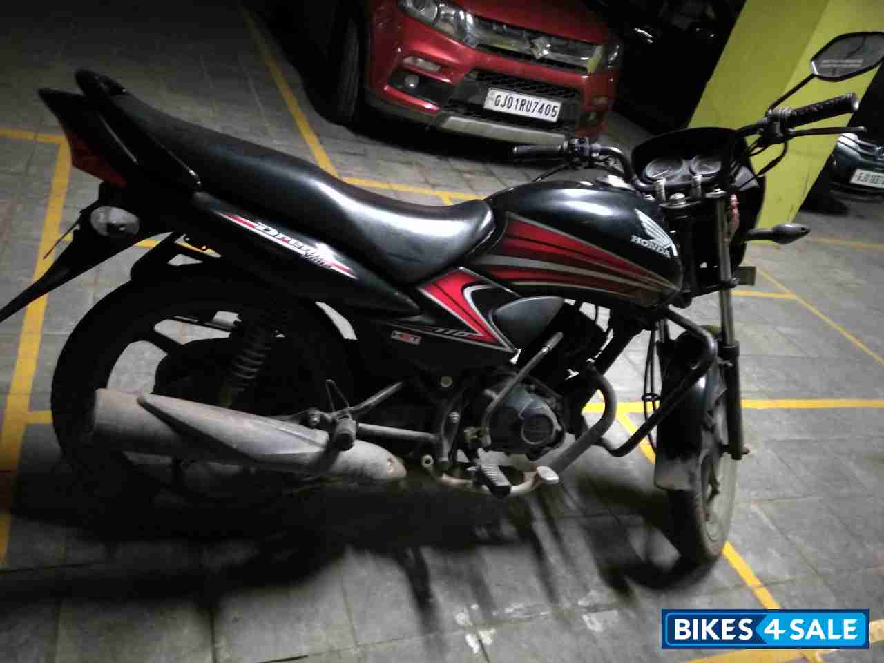 Black Honda Dream Yuga