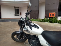 Moon White Bajaj Avenger Street 220