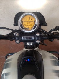 Moon White Bajaj Avenger Street 220