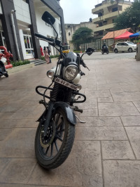 Moon White Bajaj Avenger Street 220