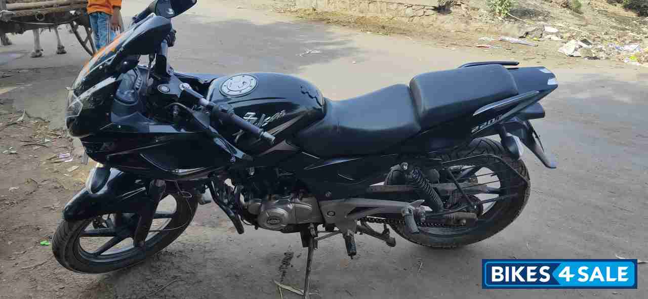 Bajaj Pulsar 220F