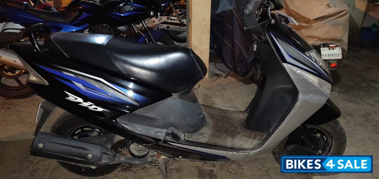 Black Honda Dio