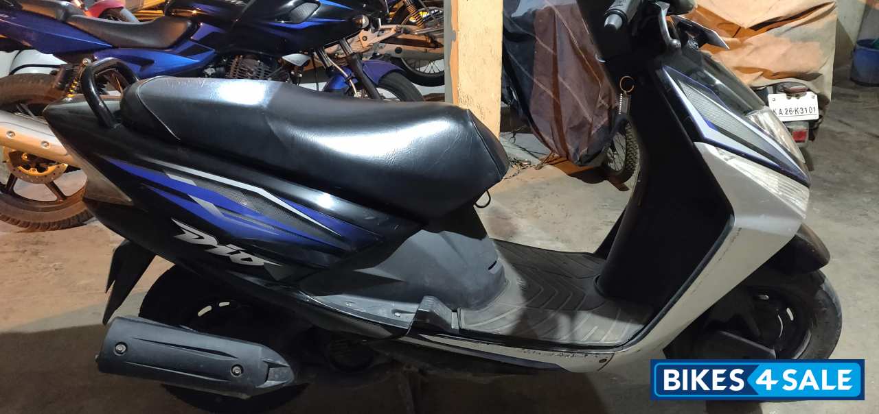 Black Honda Dio