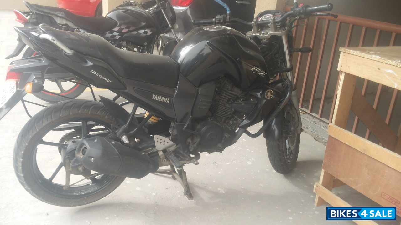 Black Yamaha FZ16 Black Yamaha FZ16