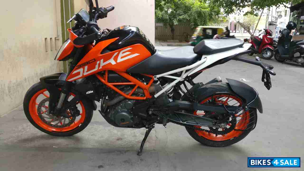 Orange KTM Duke 390