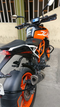 Orange KTM Duke 390