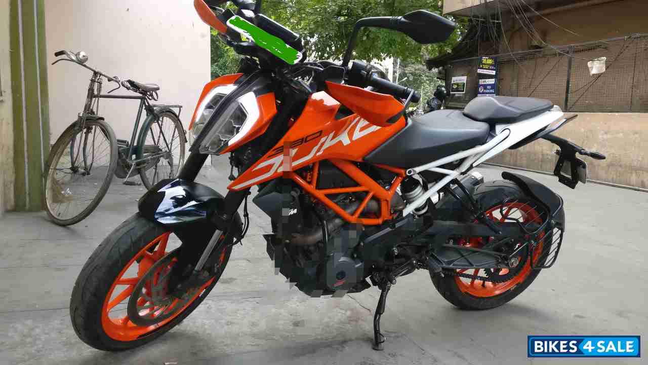 Orange KTM Duke 390 Orange KTM Duke 390