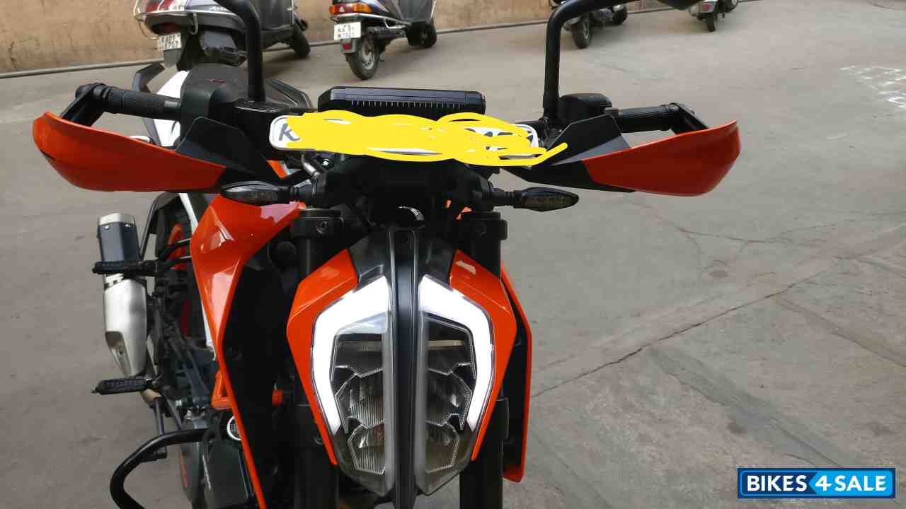 Orange KTM Duke 390 Orange KTM Duke 390