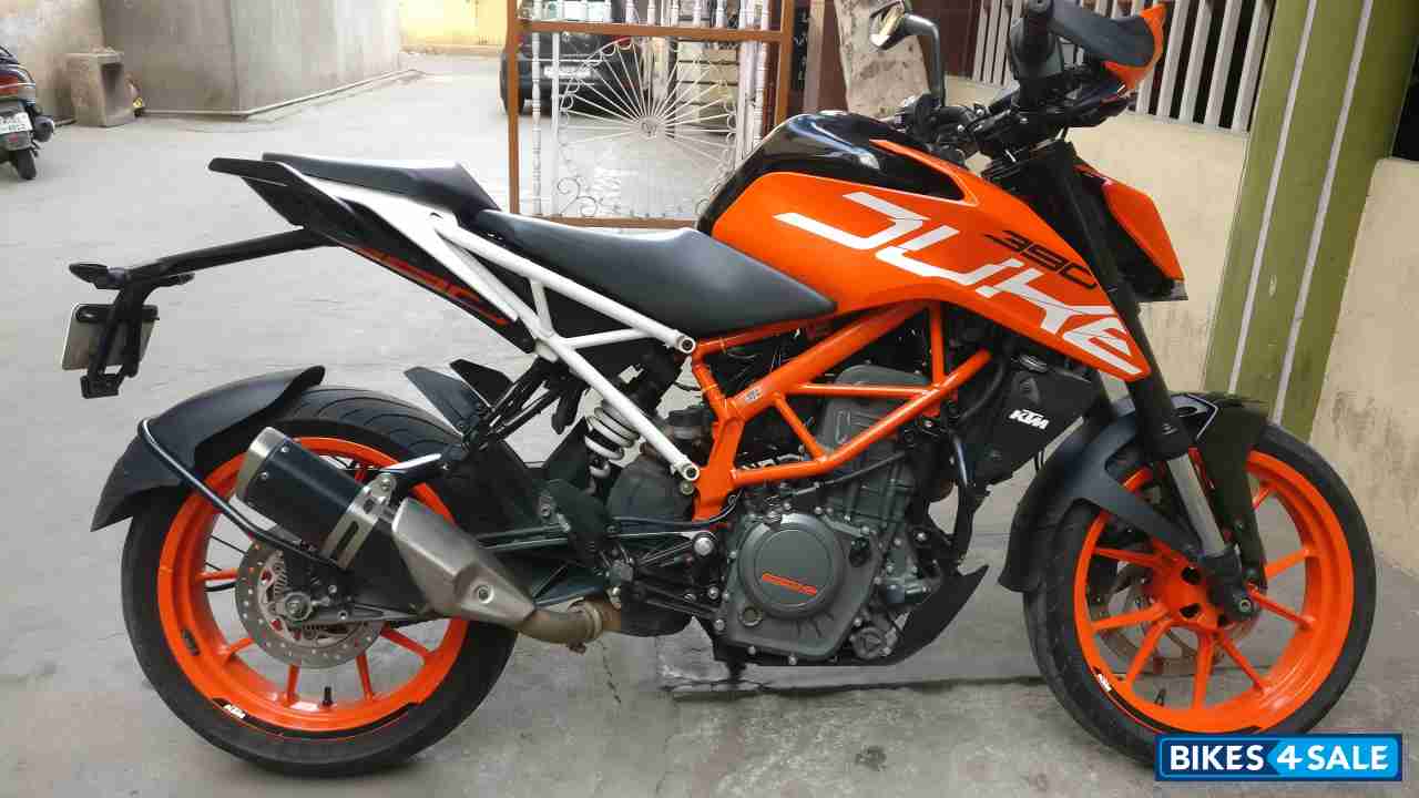 Orange KTM Duke 390 Orange KTM Duke 390