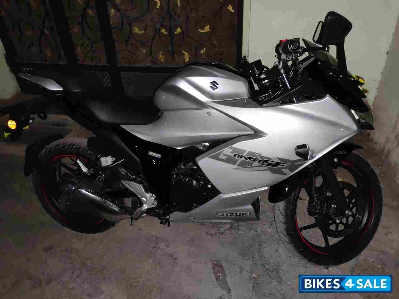 Silver Suzuki Gixxer SF SP