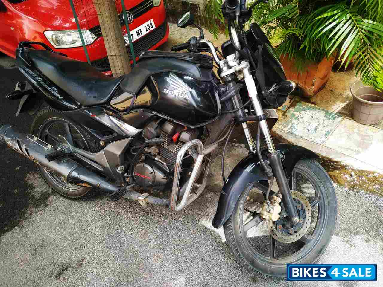 Black Honda CB Unicorn