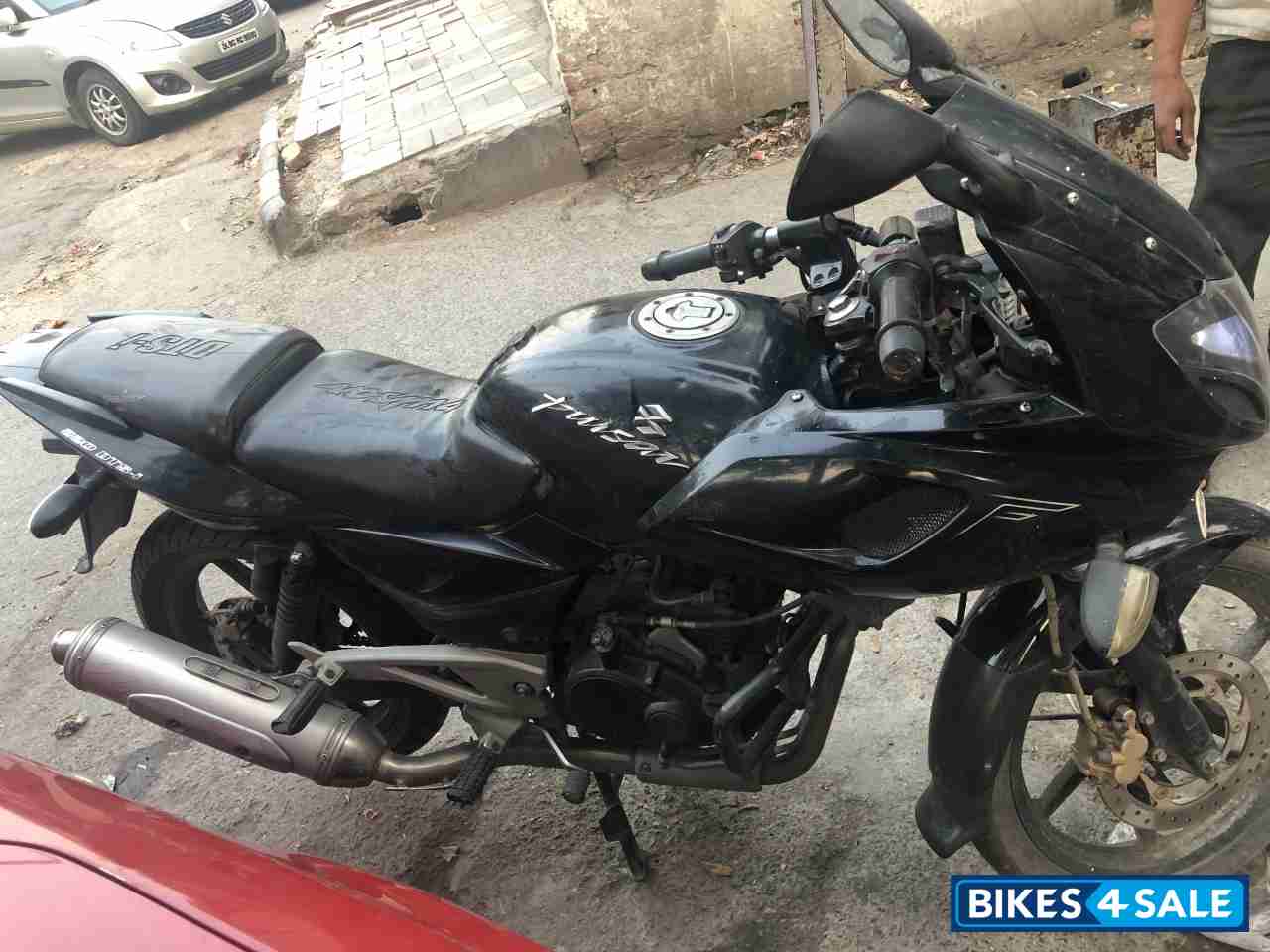 Bajaj Pulsar 220F