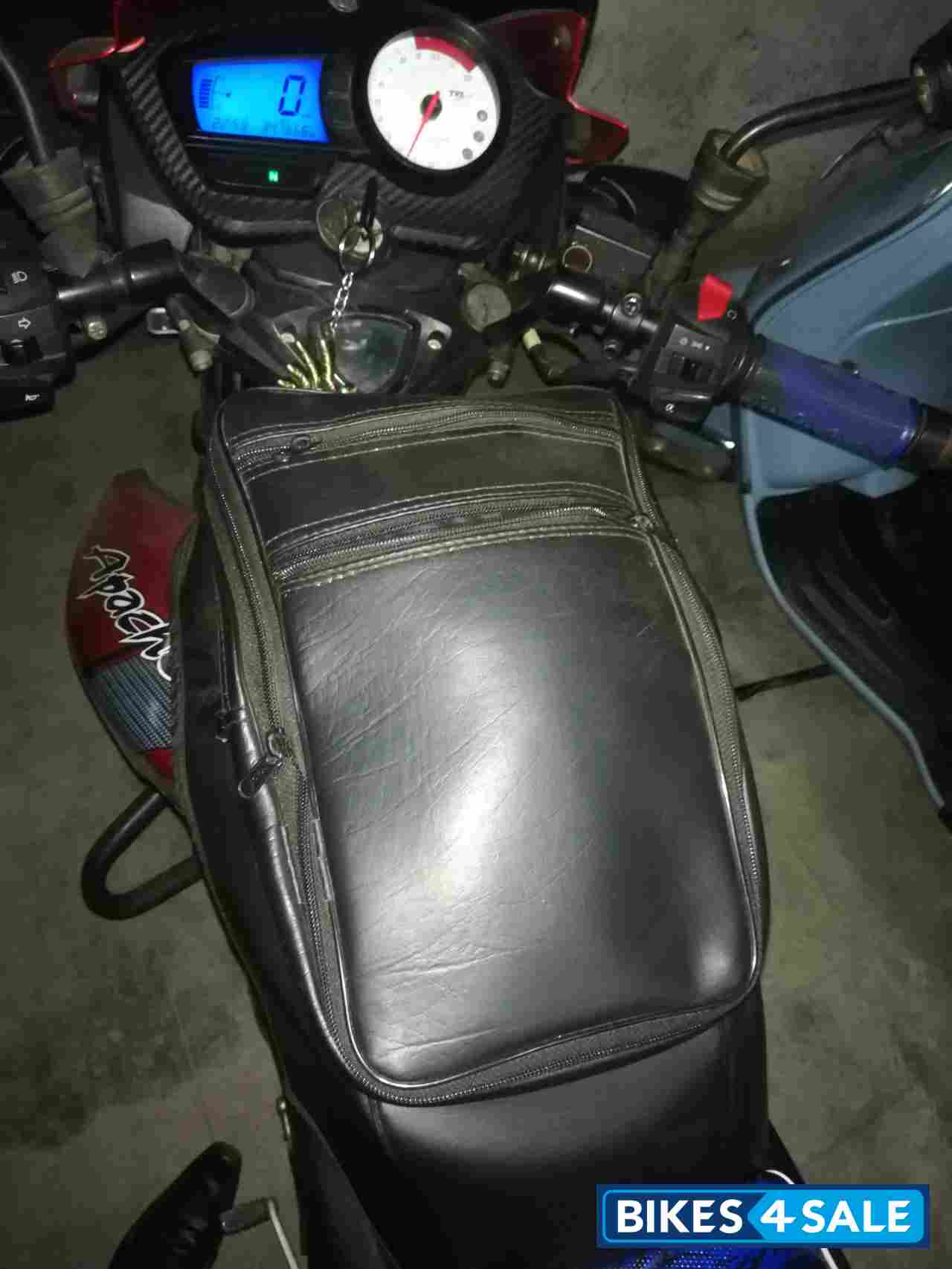 Red TVS Apache RTR 160