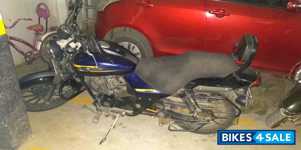 Blue Bajaj Avenger Street 150