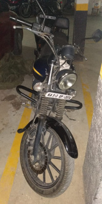 Blue Bajaj Avenger Street 150
