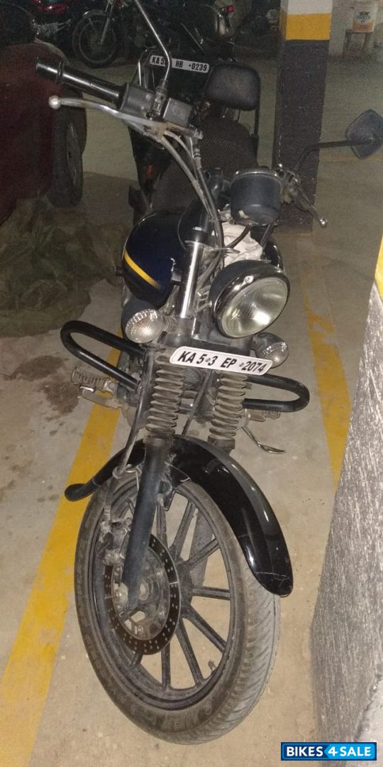 Blue Bajaj Avenger Street 150