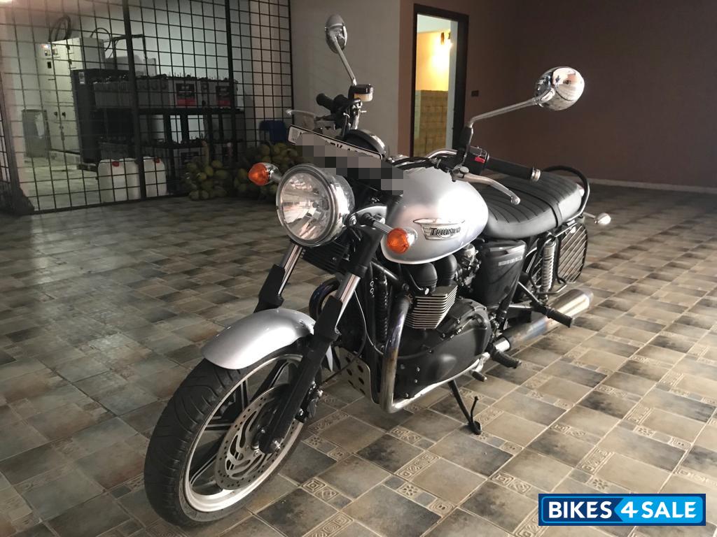 Used 2014 model Triumph Bonneville T100 for sale in Bangalore. ID