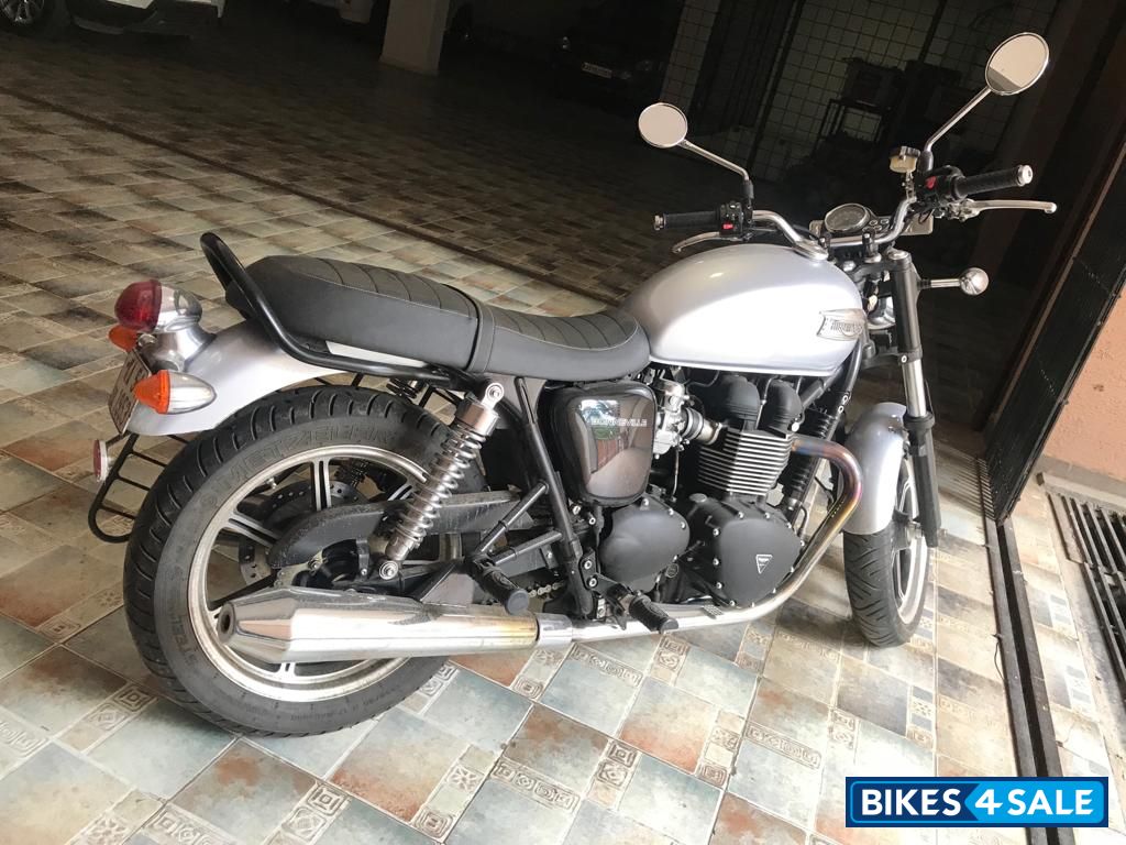 Used 2014 model Triumph Bonneville T100 for sale in Bangalore. ID