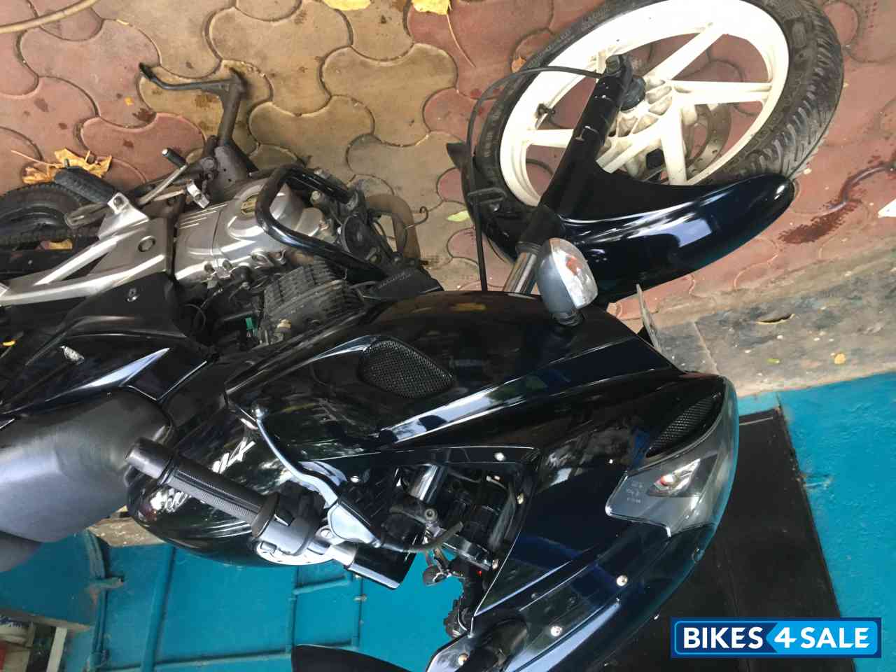 Bajaj Pulsar 220 DTSFi Bajaj Pulsar 220 DTSFi