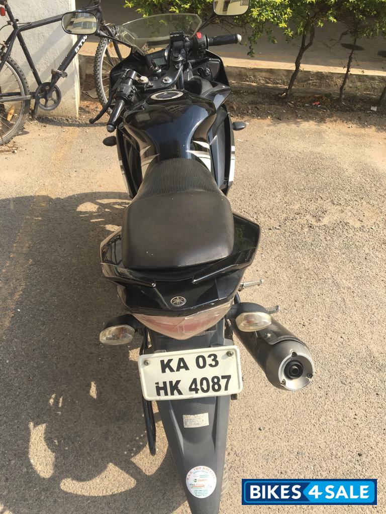 Black Yamaha YZF R15