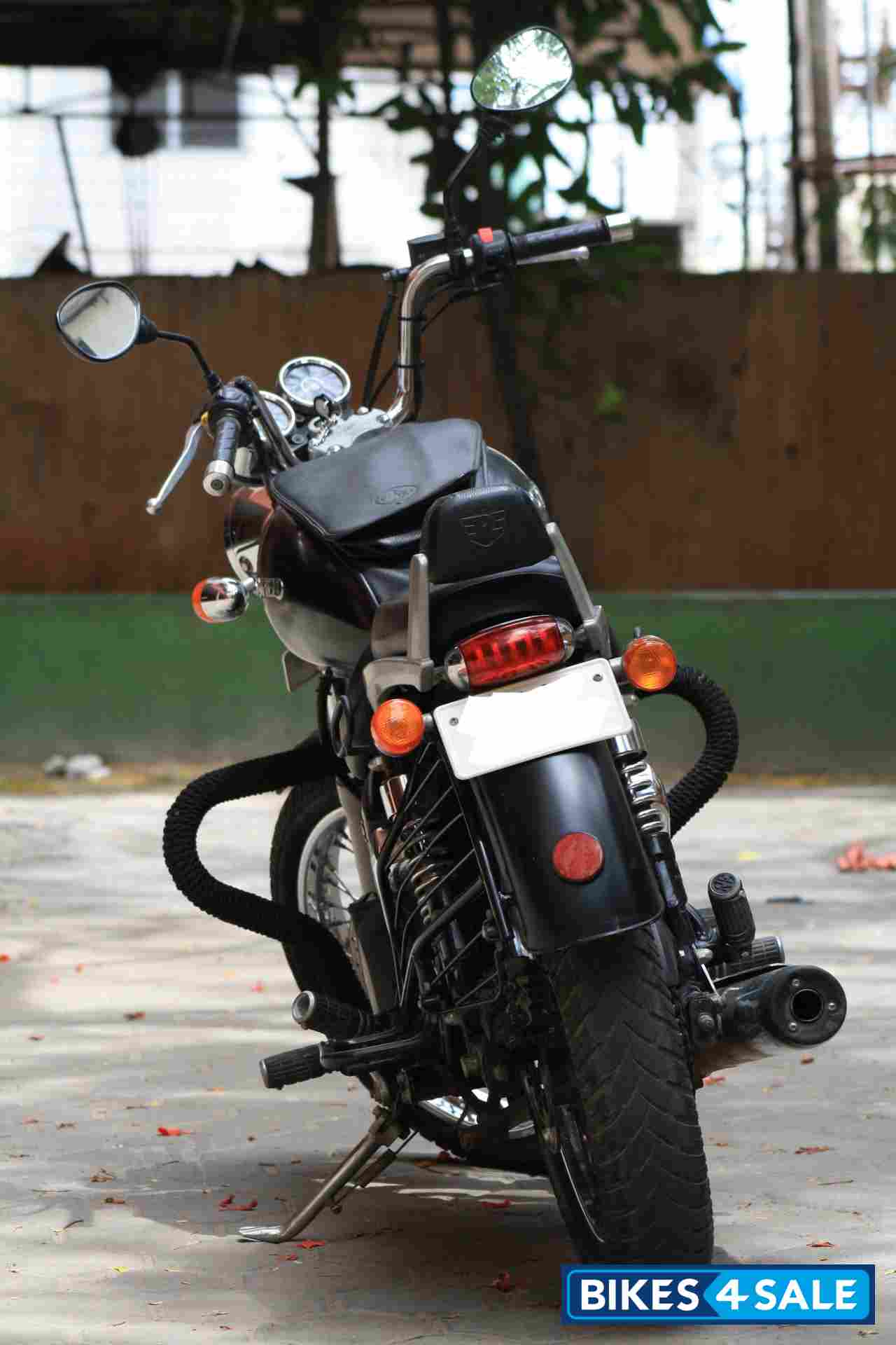 Matte Black Royal Enfield Thunderbird 350 Matte Black Royal Enfield Thunderbird 350