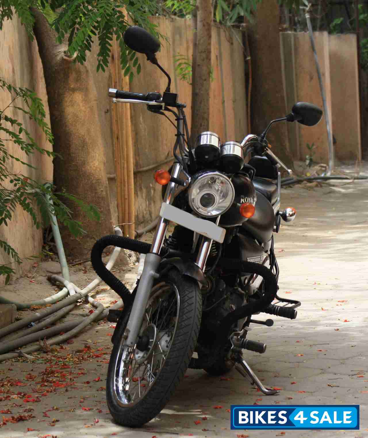 Matte Black Royal Enfield Thunderbird 350 Matte Black Royal Enfield Thunderbird 350