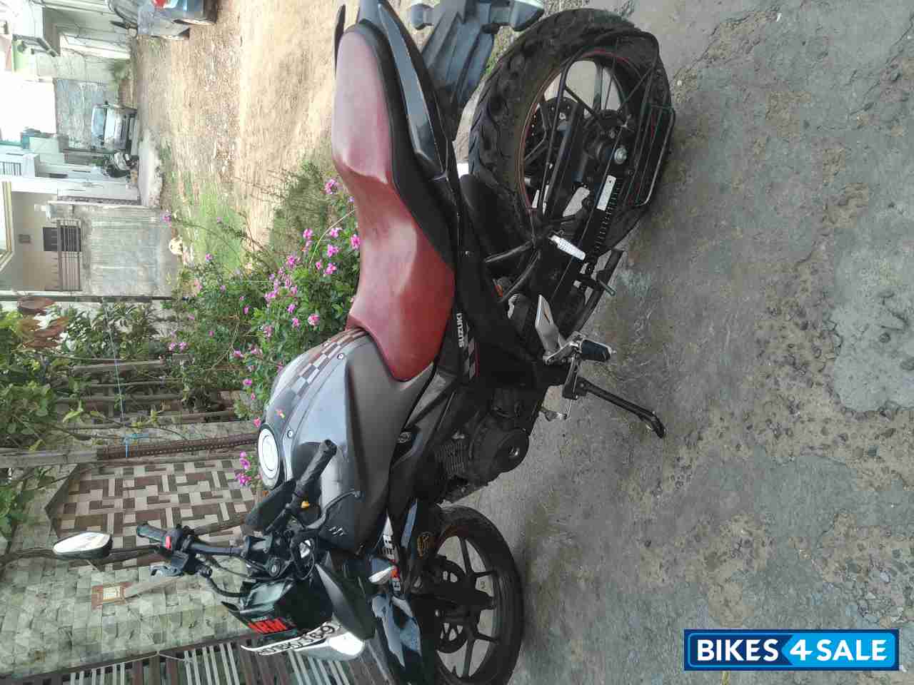Grey Suzuki Gixxer SP