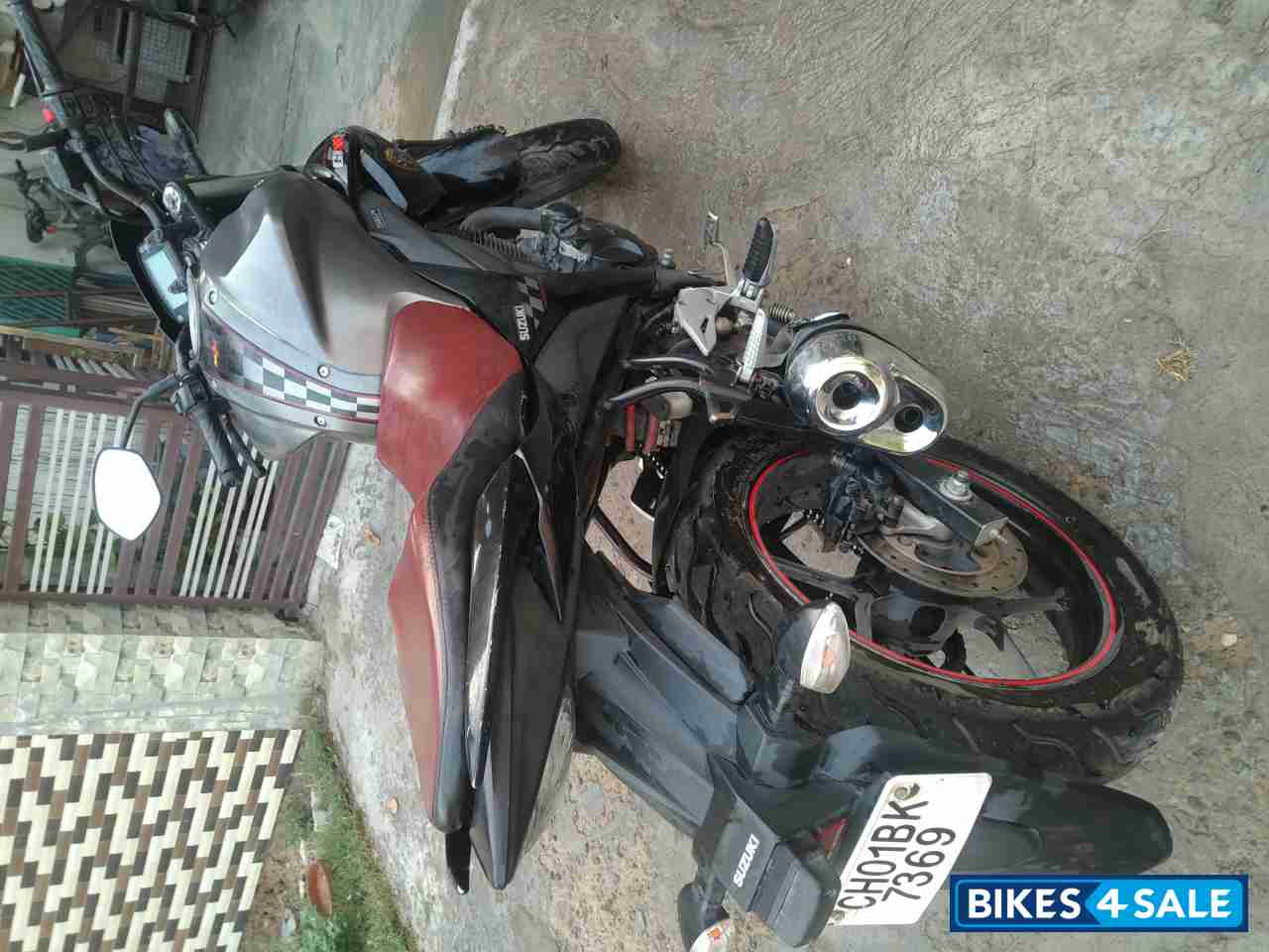 Grey Suzuki Gixxer SP